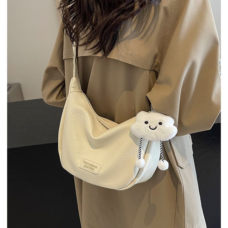 Large Capacity Dumpling for Women 2025 New Wide Strap Soft Leather Crossbody Versatile Commuter Casual Crescent Bag