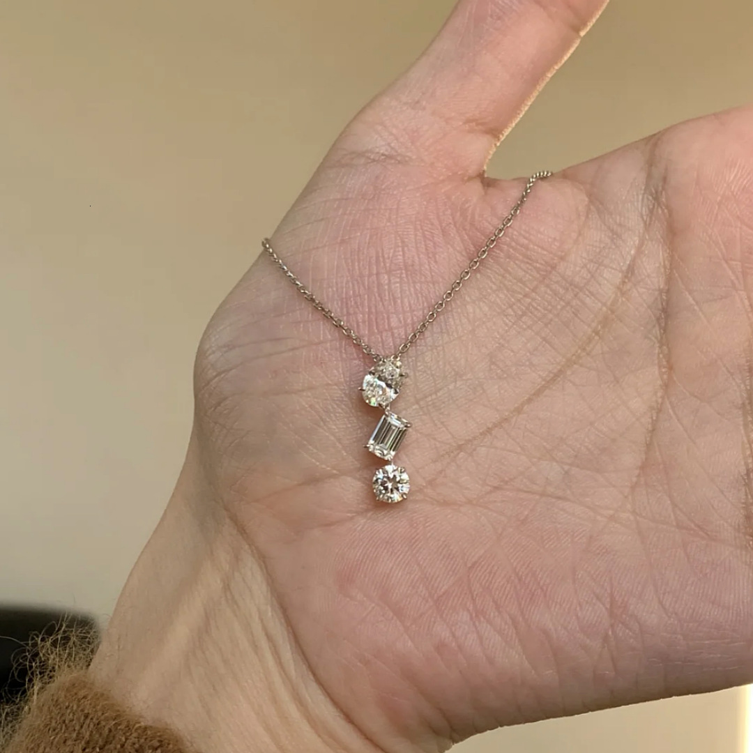 Designer luxury French-style light luxury irregular sparkling diamond pigeon egg zircon necklace for women, niche design with a high-end feel, collarb