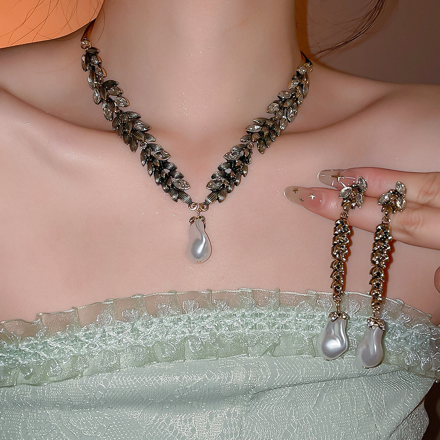 Silver needle earrings with diamonds, wheat ear tassels, pearl necklace, fashionable elegant jewelry set, light luxury and high-end accessories for wo - view 3