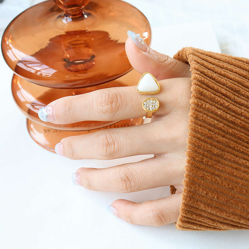 French-style Tiger Eye Stone And Freshwater Shell Open Inlaid With Zircon, Non-fading, Light Luxury Titanium Steel Gold-plated Ring