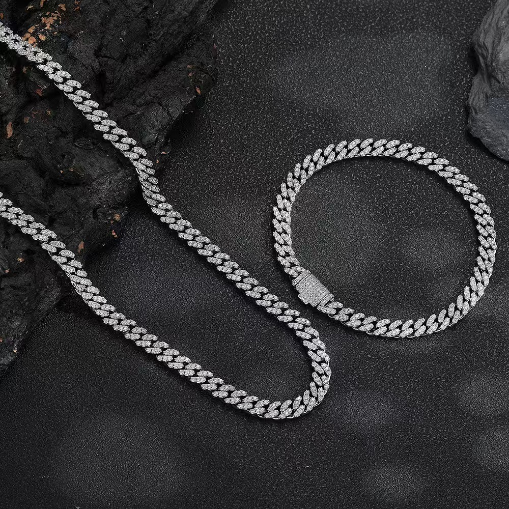 Through the GRA tester, Hip Hop Jewelry 925 sterling silver 8mm frosty VVS Cuban link morganite necklace for men, exudes a sense of sophistication.