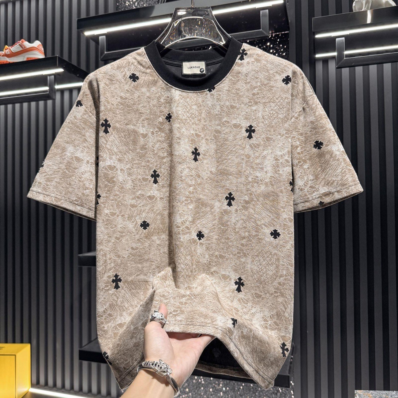 High-quality men's T-shirts Fashionable trendy cross-embroidered short-sleeve T-shirt for men, round-neck casual versatile top, 2026 summer new s