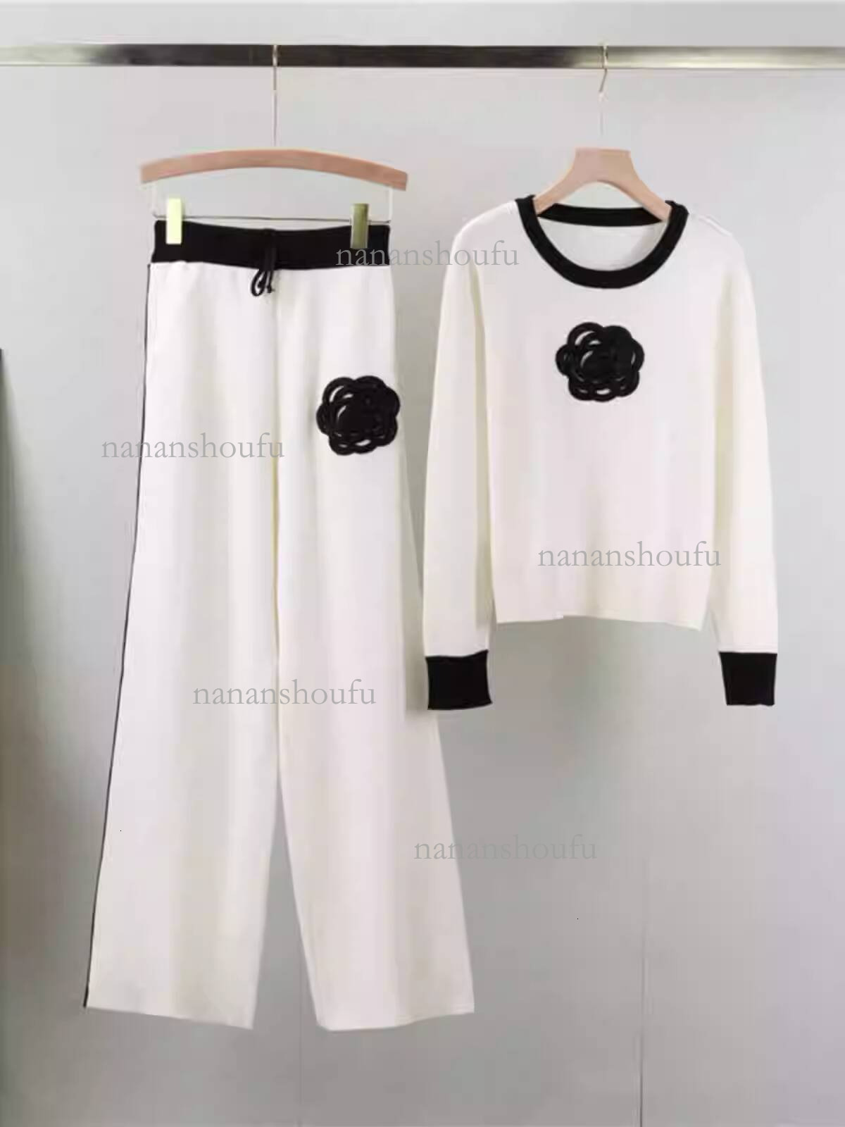 2026 Designer Sports Suit Luxury Brand Classic Camellia Knitted Long Sleeved T-shirt Casual Simple Wide Leg Pants Two-piece Set Fashionable Y2K Women&