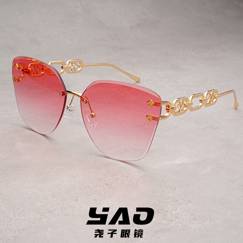 Luxury Brand Designer Sunglasses New Fashion European And American Style Street Photography Runway High-End Large Frame UV Protection Chain Sunglasses