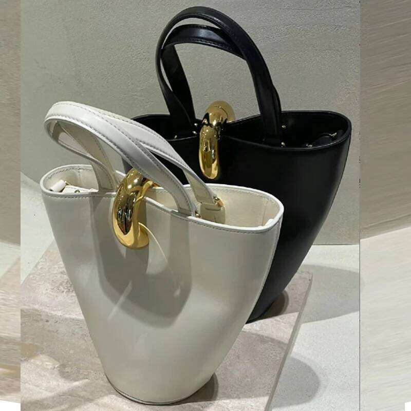 Vintage Women Handbag New Versatile Commuting Style Simple Buckle Shoulder Bag