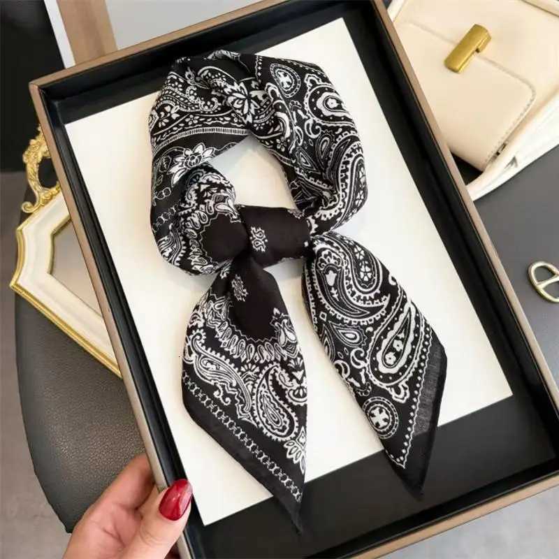 Fashion Wens Scarf Premium Imitation Silk Retro Paisley Print Lightweight Neck Scarf for Work Streetwear X260328