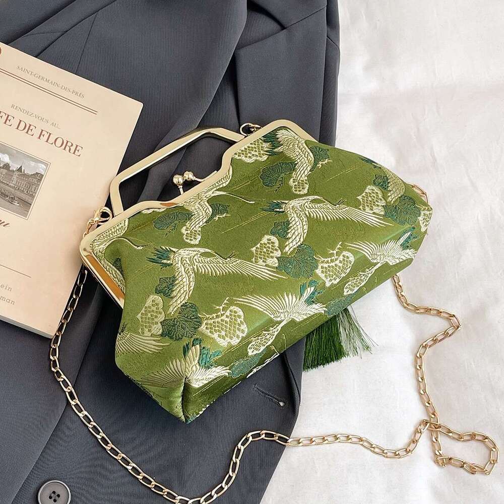 Super Popular Niche Chinese Embroidered For Women New Chain Crossbody Ancient Style Hanfu Cheongsam Gold Clasp Bag Chinese Embroidery Fashion Bag Tote
