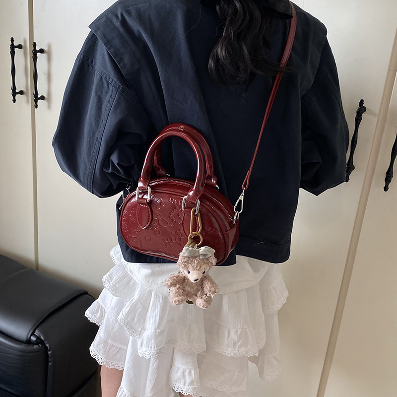 Versatile ins-style women's 2025 new autumn and winter vintage fashion handbag pillow niche commuter crossbody bag