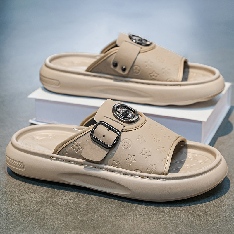 Men's Slippers 2026 Summer New Style Embossed Design Soft Sole Comfortable Beach Slippers Fashionable Casual High-End Look Cool Slippers