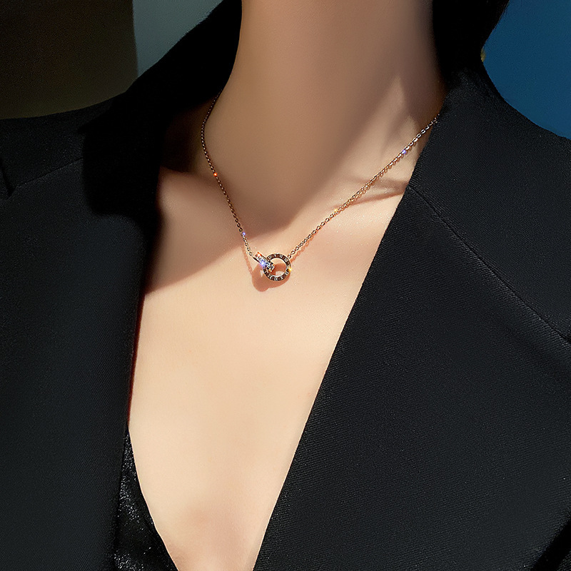 Designer luxury Roman Double Ring Necklace for Women Summer Light Luxury Niche Clavicle Chain Design Sense Number Pendant Choker New Titanium Steel Ne