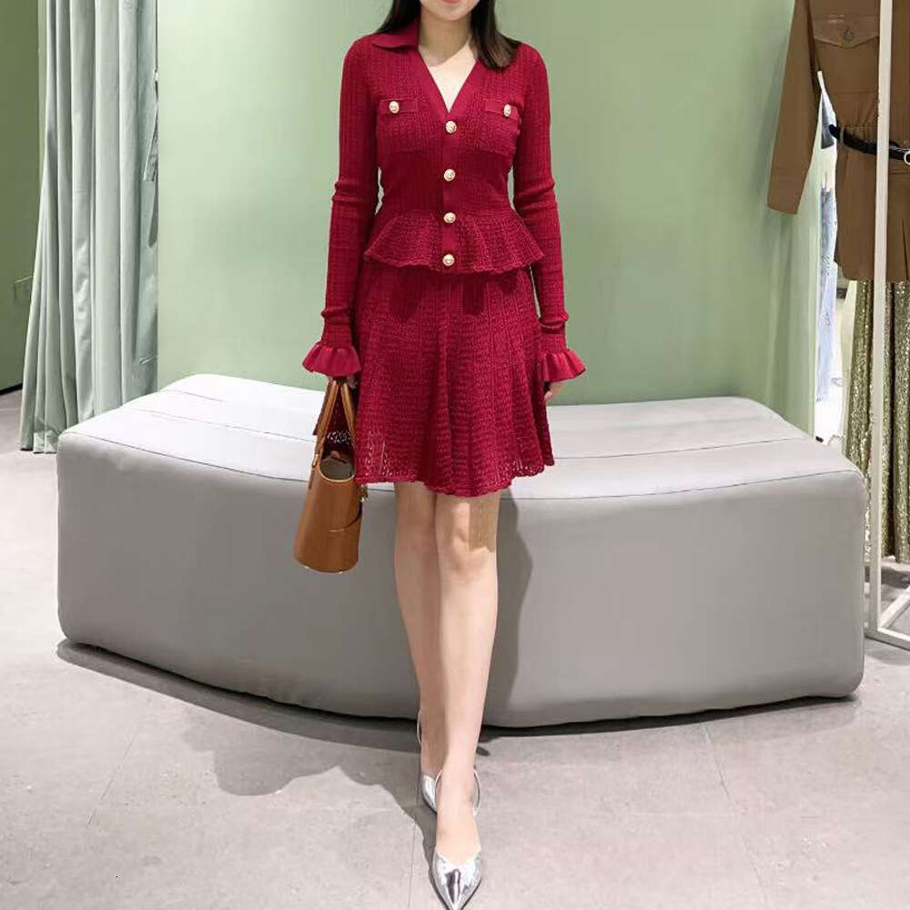 2026 Autumn New Designer French S18 Elegant Wine Red Women's V-neck Hollow Long Sleeve Knitted Dress