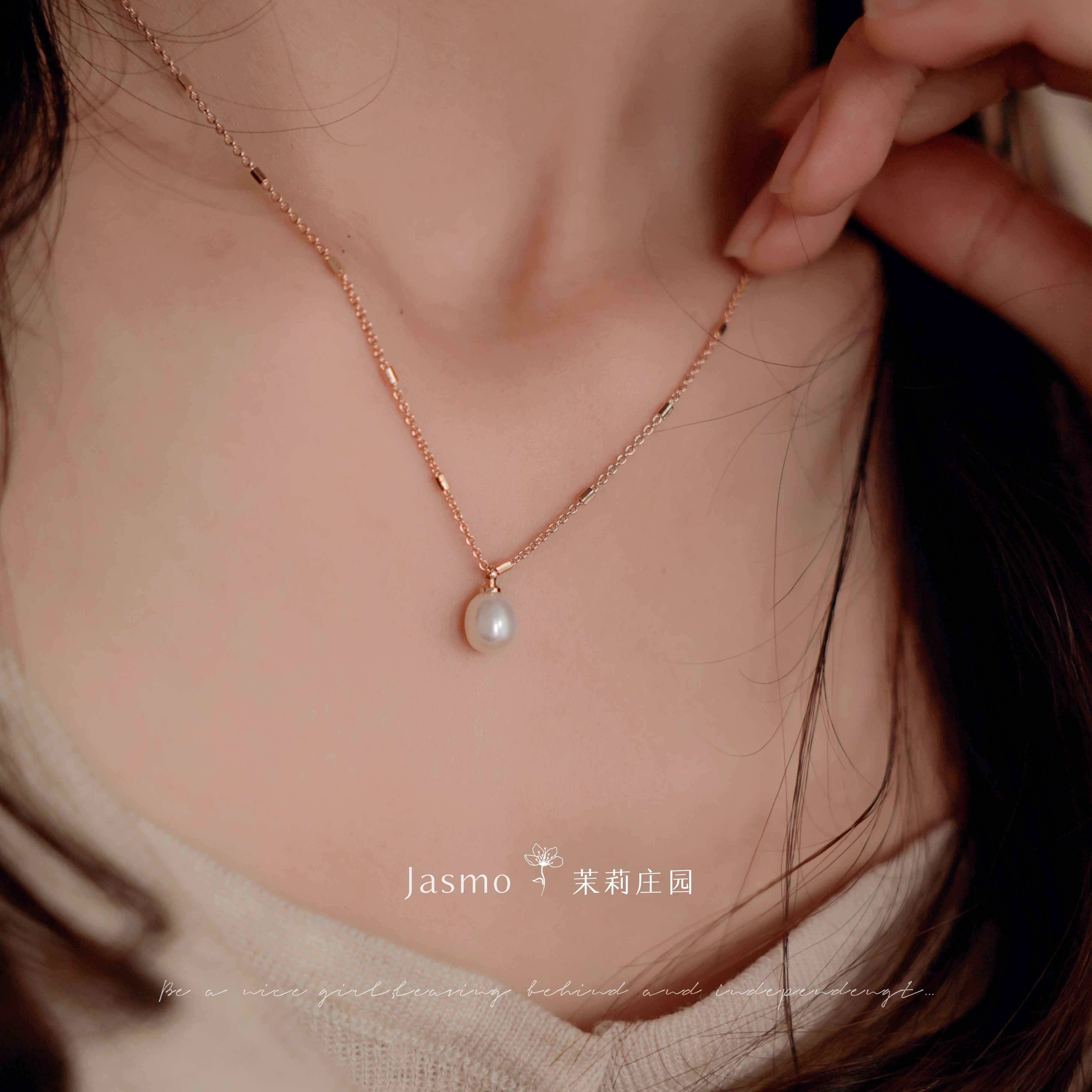 Designer luxury Original Niche Design Natural Freshwater Pearl Versatile Simple Layered Necklace for Women Light Luxury High-end Clavicle Necklace for