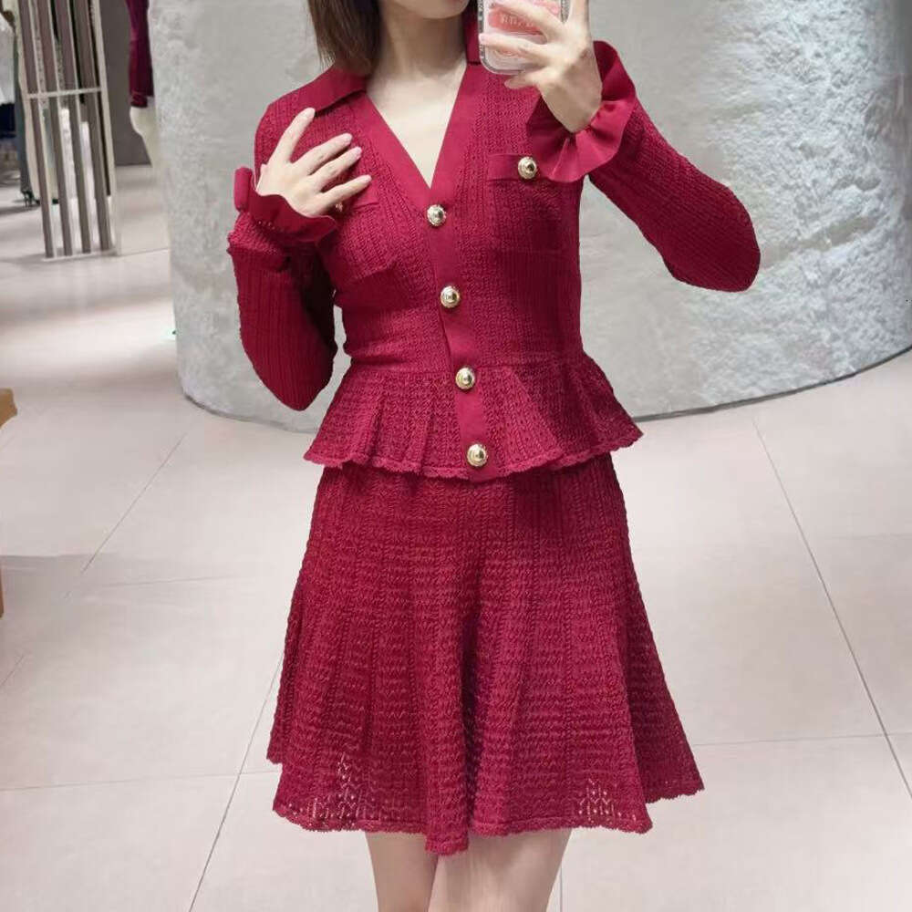 2026 Autumn New Designer French S18 Elegant Wine Red Women's V-neck Hollow Long Sleeve Knitted Dress
