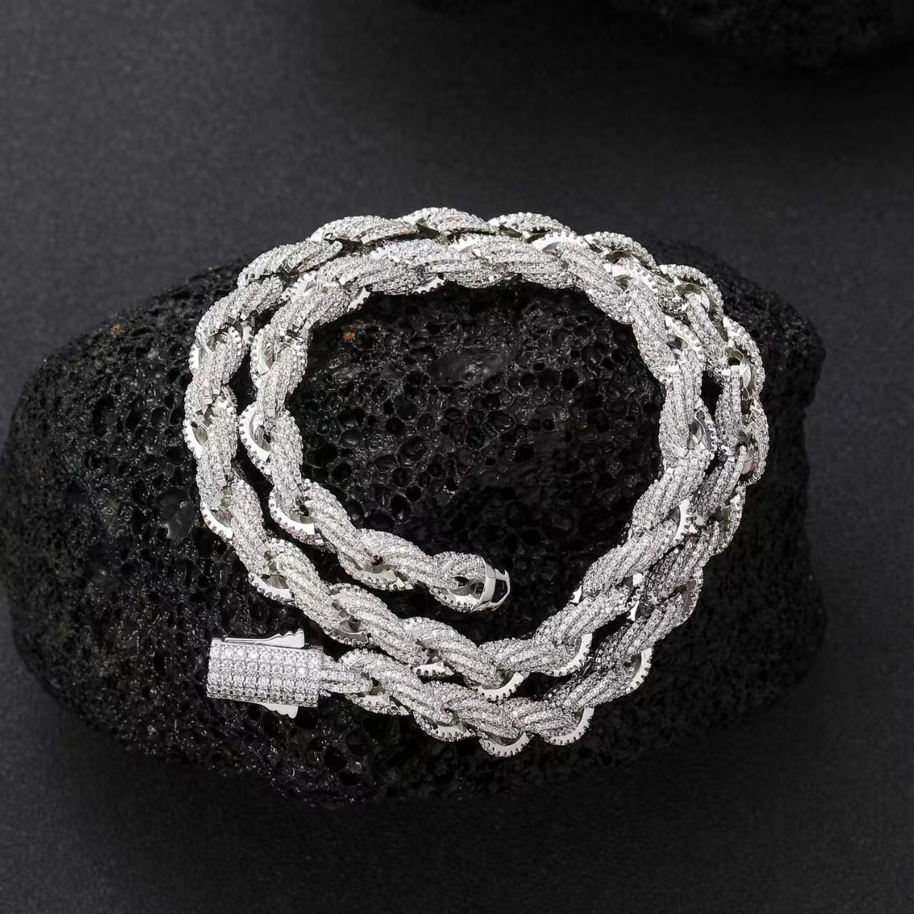 European and American hip-hop men's necklace - Morganite set with diamonds 10mm twisted necklace. New style, thick and exaggerated.