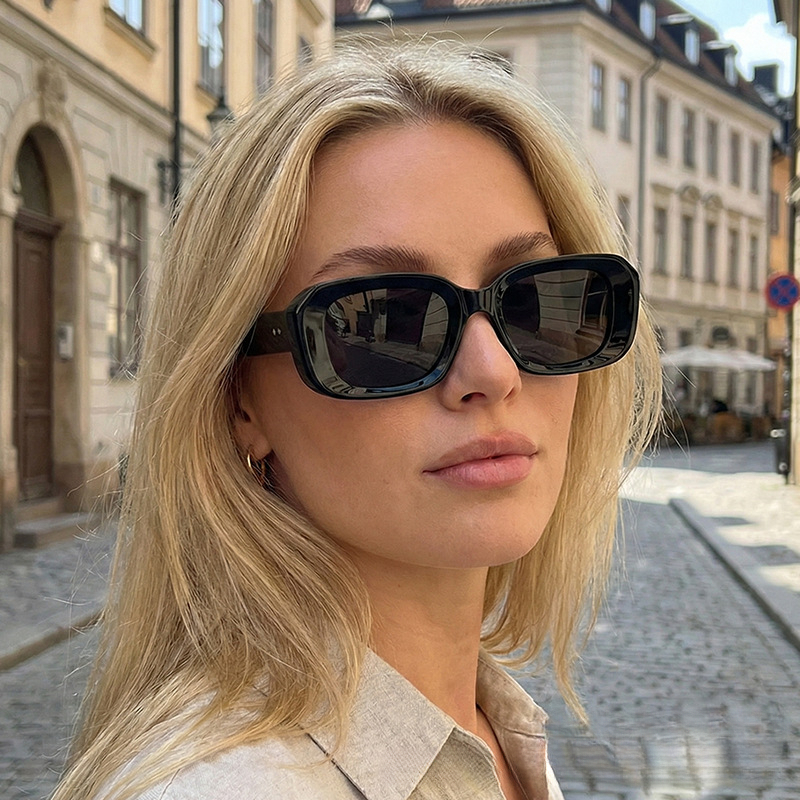 2026 Retro Square Rivet Designer Sunglasses Luxury Brand Fashion Accessories Outdoor Trendy Small Frame Sunscreen Sunglasses Ins Personalized Street S