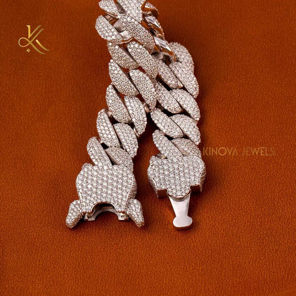 Elegant Charm Cuban Bracelets With Moissanite Diamond Design For Women Featuring Radiant Shine And Timeless Wrist Appeal