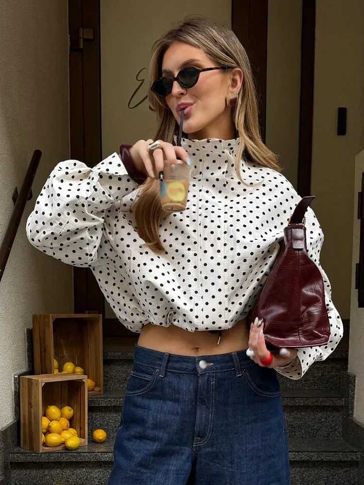 HH Woman Autumn Long Sleeves Turtleneck Zipper With Pockets Drawstring Casual Coats Women Fashion Polka Dot Printed JacketT260328
