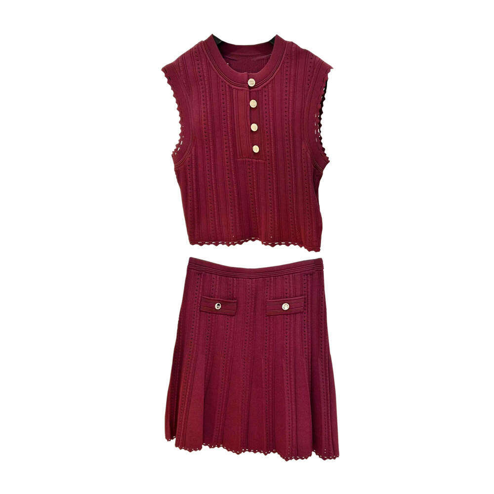2026 autumn and winter new French round neck S18 sleeveless vest knitted top+pleated skirt women's set