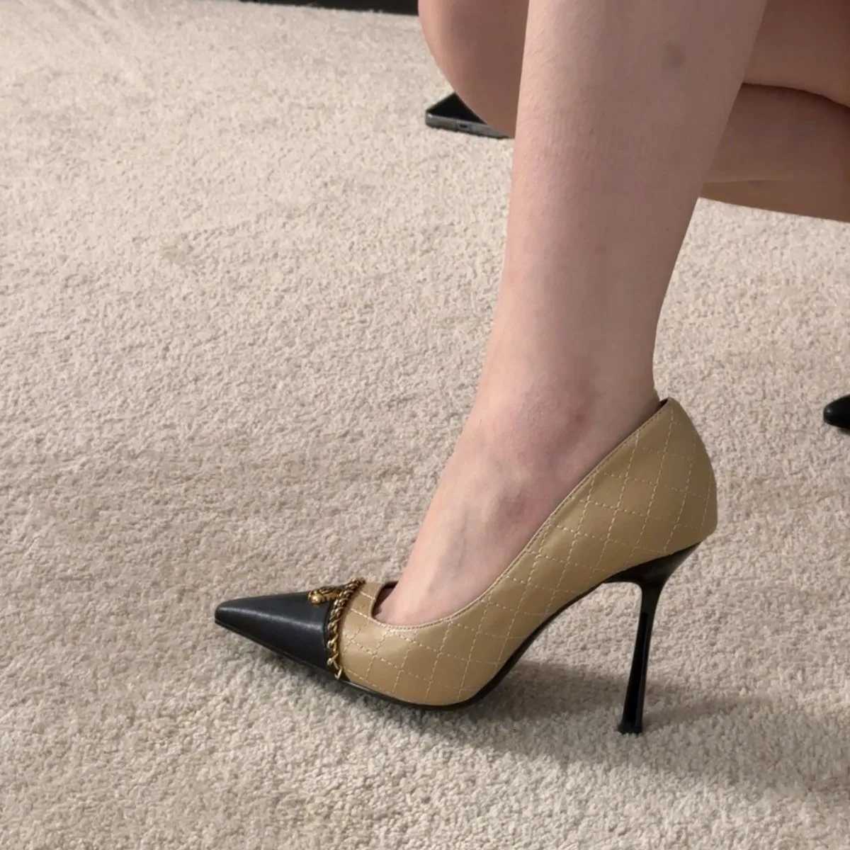 Fall Winter 2025 New Metal Chain Camellia Stiletto Heels Pointed Toe Single Shoes Women Z260330