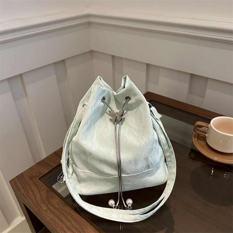 Free Shipping High Value Minimalist Retro British Style New Single Shoulder Drawstring Bucket Bag Design Sense Commuter Student Backpack