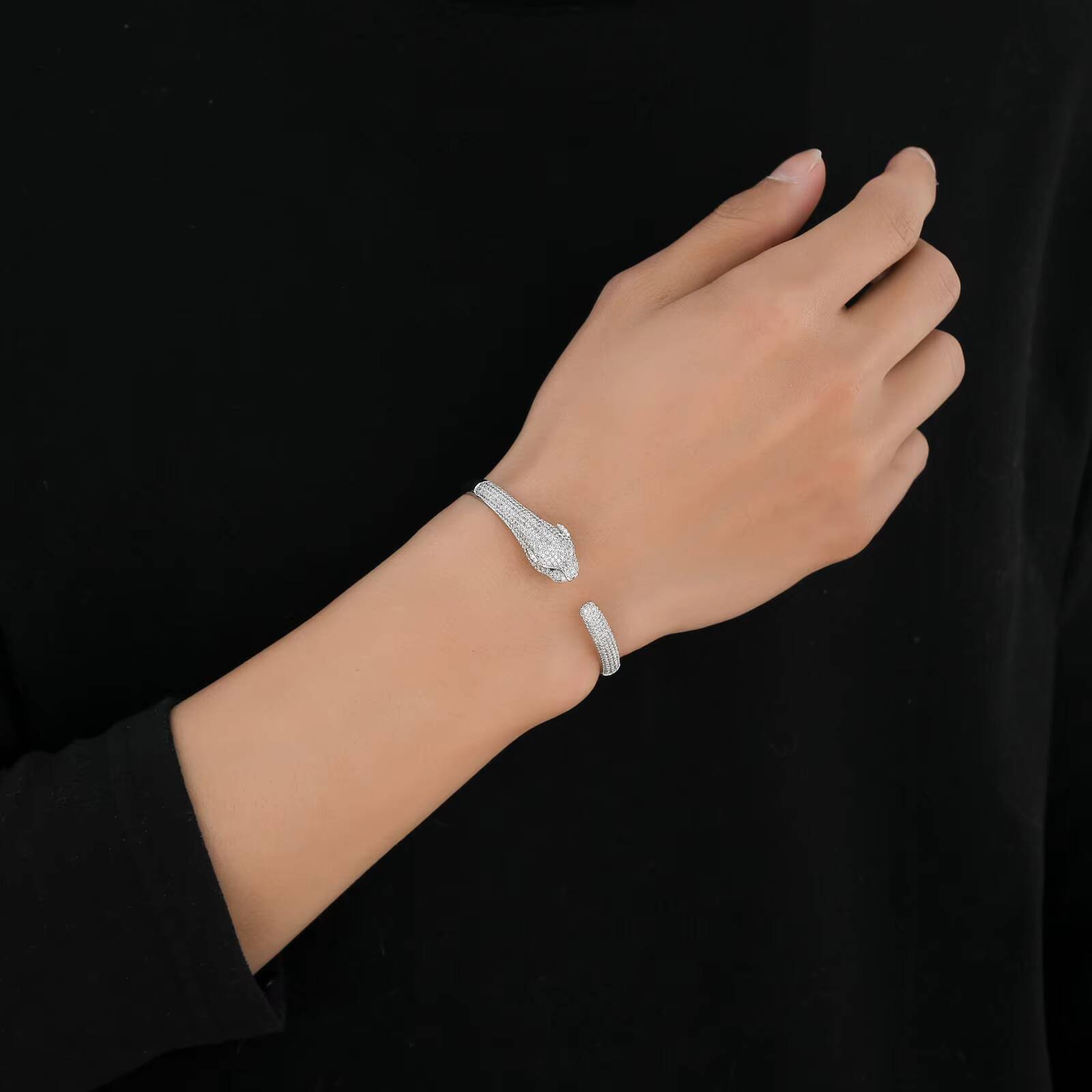 High-quality Wholesale Brass Gold-plated 5A Moissanite Leopard Bracelet Iced Animal Cuff Bracelet Hip Hop Jewelry