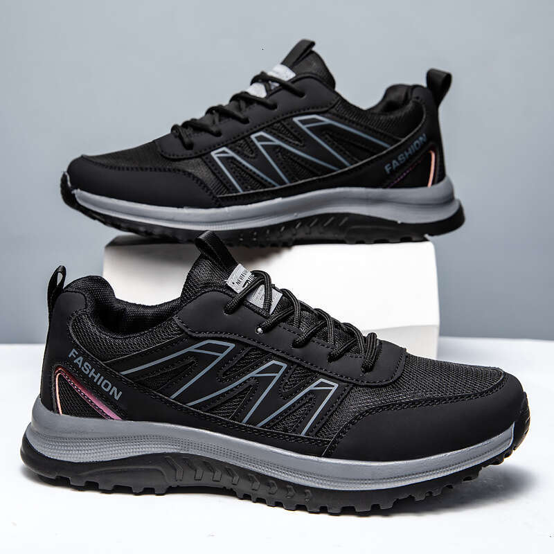 Free shipping Breathable the elderly, non-slip and wear-resistant sports shoes, soft-soled mothers, lightweight casual walking shoes for fathers