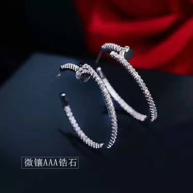 Designer Luxury Women's Versatile And Fashionable Luxury Earrings With Copper Setting And Zirconia Stones. Elegant And Versatile, With A Sense Of