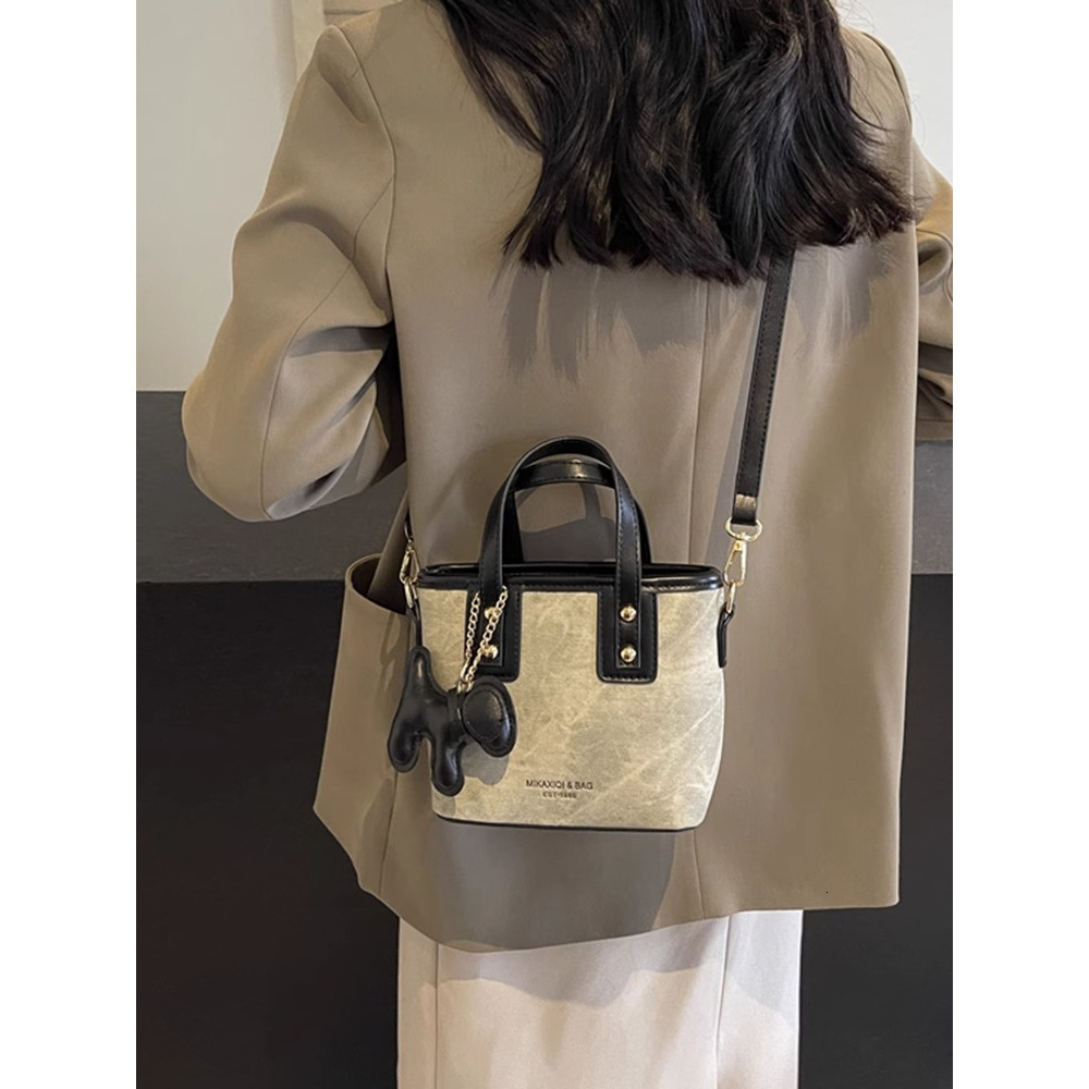 Women's New High-End Retro Color-Block Crossbody Autumn Winter Internet Celebrity Hot-Selling Single Shoulder Handbag Small Bag