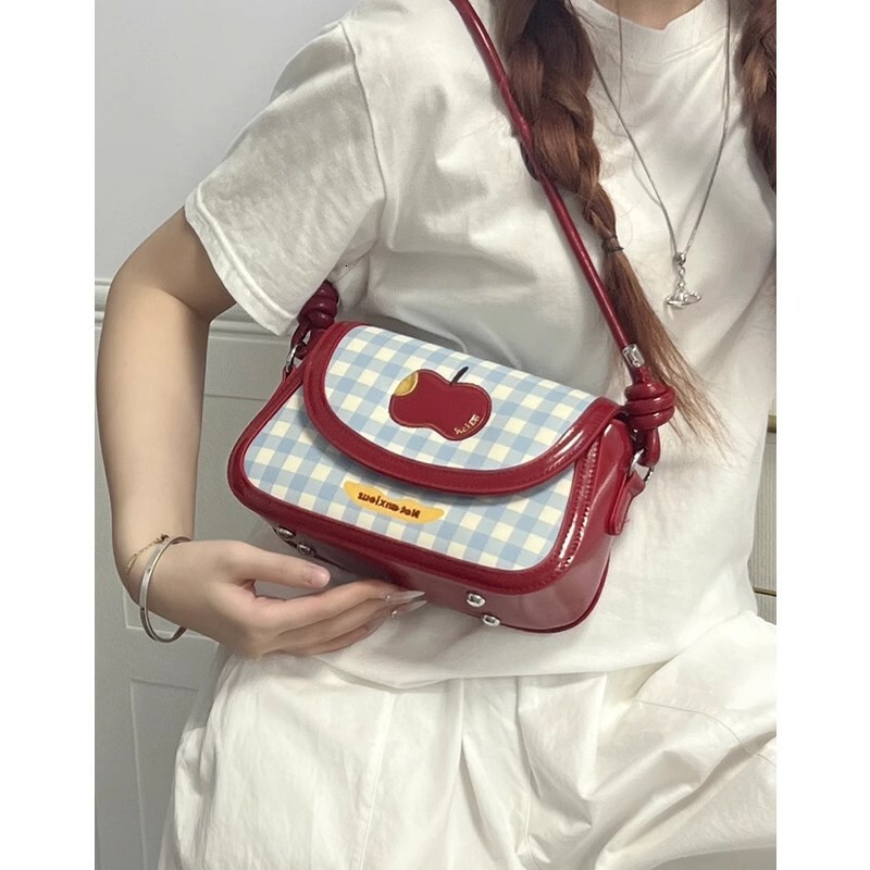 Cute Red for Women 2025 New Summer Single Shoulder Underarm Fashionable Student Commuter Crossbody Small Square Bag
