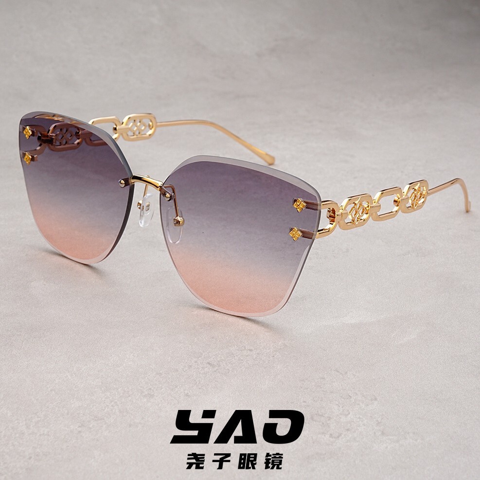 Luxury Brand Designer Sunglasses New Fashion European And American Style Street Photography Runway High-End Large Frame UV Protection Chain Sunglasses
