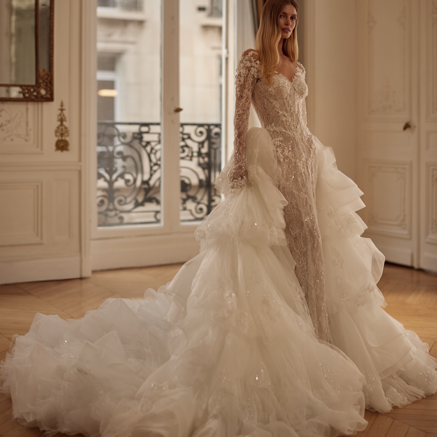 Luxury Ball Gown Wedding Dresses Detachable Train Long Sleeves Beads Appliques Lace Bridal Gowns Customized Robe