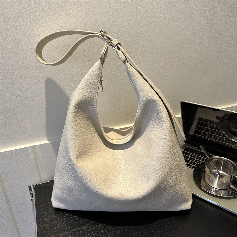 Free Shipping High Value Cross-border textured commuter handbag 2026 new vintage fashion single shoulder underarm tote women's trendy bag