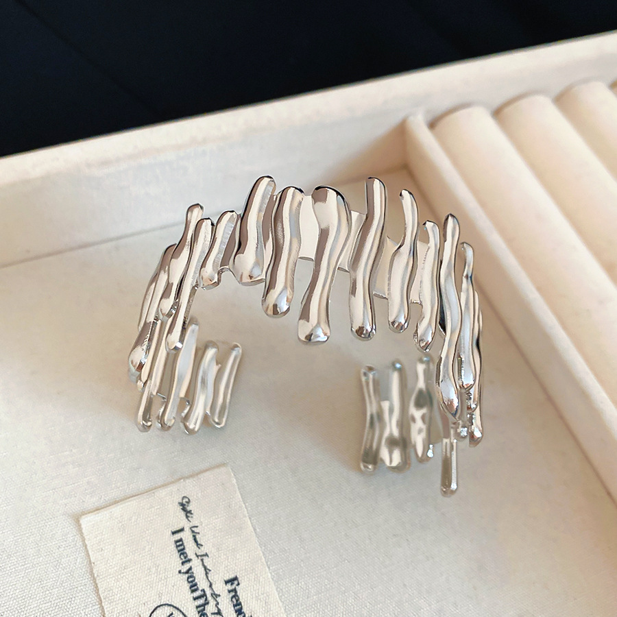European American metal irregular open bangles, trendy and fashionable exaggerated design bracelets, niche high-end jewelry wholesale - view 9