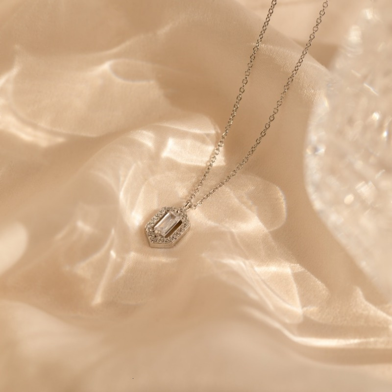 Classic Fashion Design Jewelry 925 Sterling Silver Necklace Woman Gemstone Pendant Zircon Luxurious Diamond Set Women's Collar Versatile Minimali