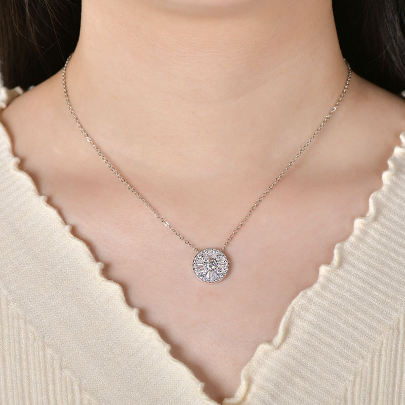 Ins-style Moissanite Round Pendant Fashionable Women's Accessories For Daily Commuting, High-end Niche Electroplated K Gold Necklace