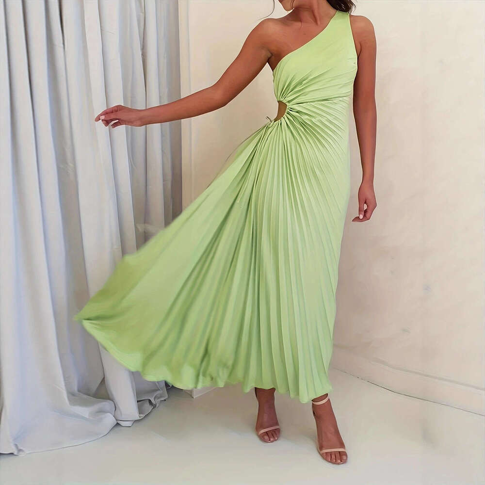 European and American autumn and winter S18 new women's single shoulder asymmetrical collar dress solid color pleated dress