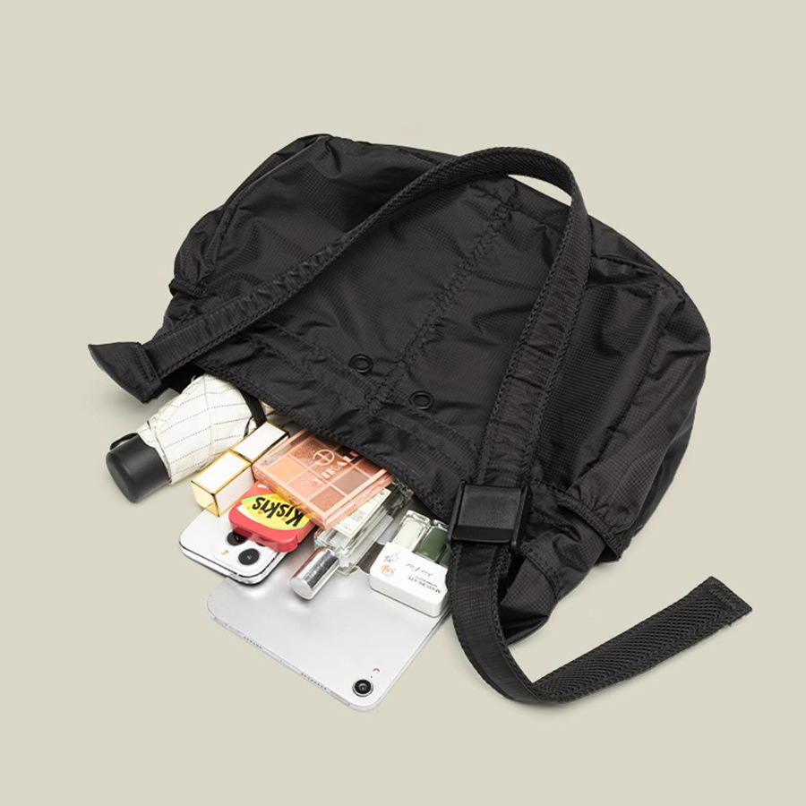 2025 New Large Capacity Commuting Casual Shoulder Tote for Men and Women Water-Resistant Sporty Crossbody Bag