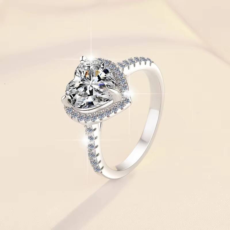 New Arrival Heart Shape S925 Sterling Silver 18k Gold Plated D Color VVS Moissanite Diamond Halo Engagement Ring