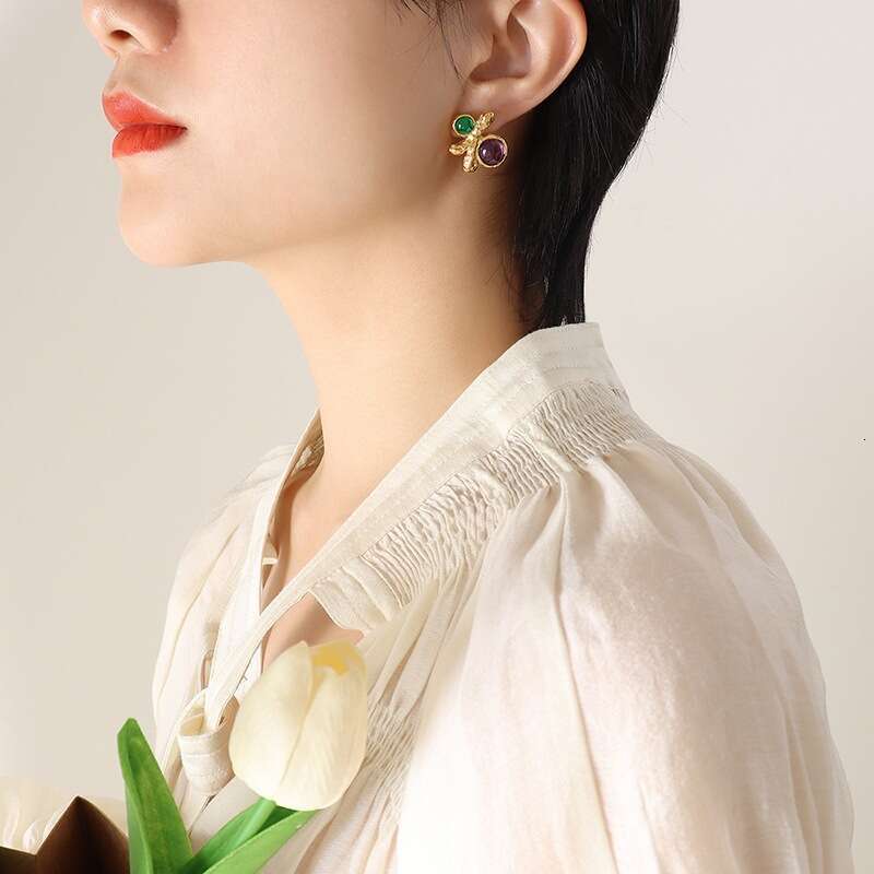Fashionable Red And Green Gemstone Inlaid Niche Vintage-style Earrings, Manufacturer's Direct Shipment