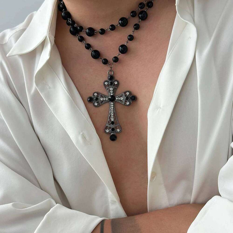 Hip-hop Luxurious Punk Style Necklace Cross Collage Imitation Pearl Collar With Exquisite Delicate Perfect For Everyday Wear As A Versatile & Jewelry 