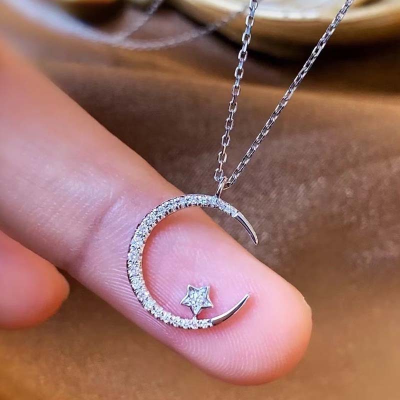 Designer luxury New Summer Star Moon Zircon Necklace Super Shiny High-end Design Niche Ins Star Moon Collarbone Necklace