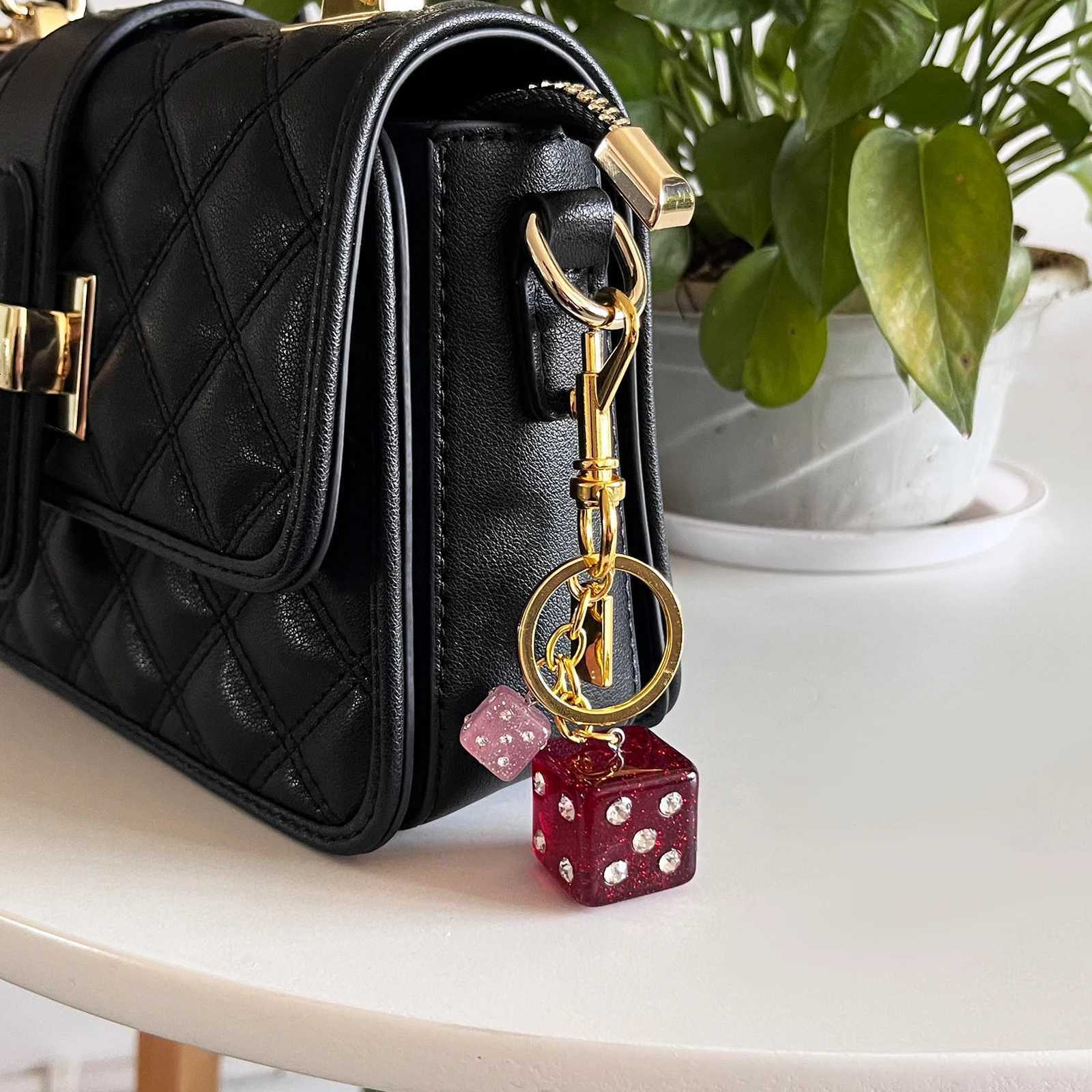 Fashion Pink Size Dice Crystal Drip Alphabet Keychain Student Ladies Jewelry Bag Gift Pendant Keyring Accessories Z260330