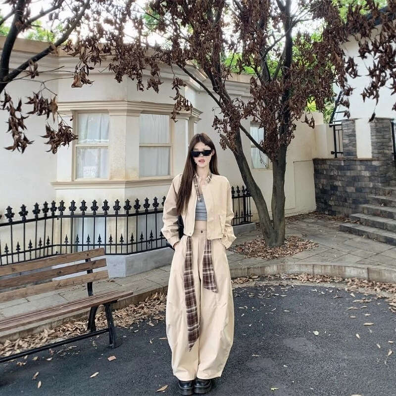 Retro Khaki Workwear Style Suit For Women New Autumn Model Stand Up Collar Jacket With Belt And Wide Leg Curved Pants Luxury