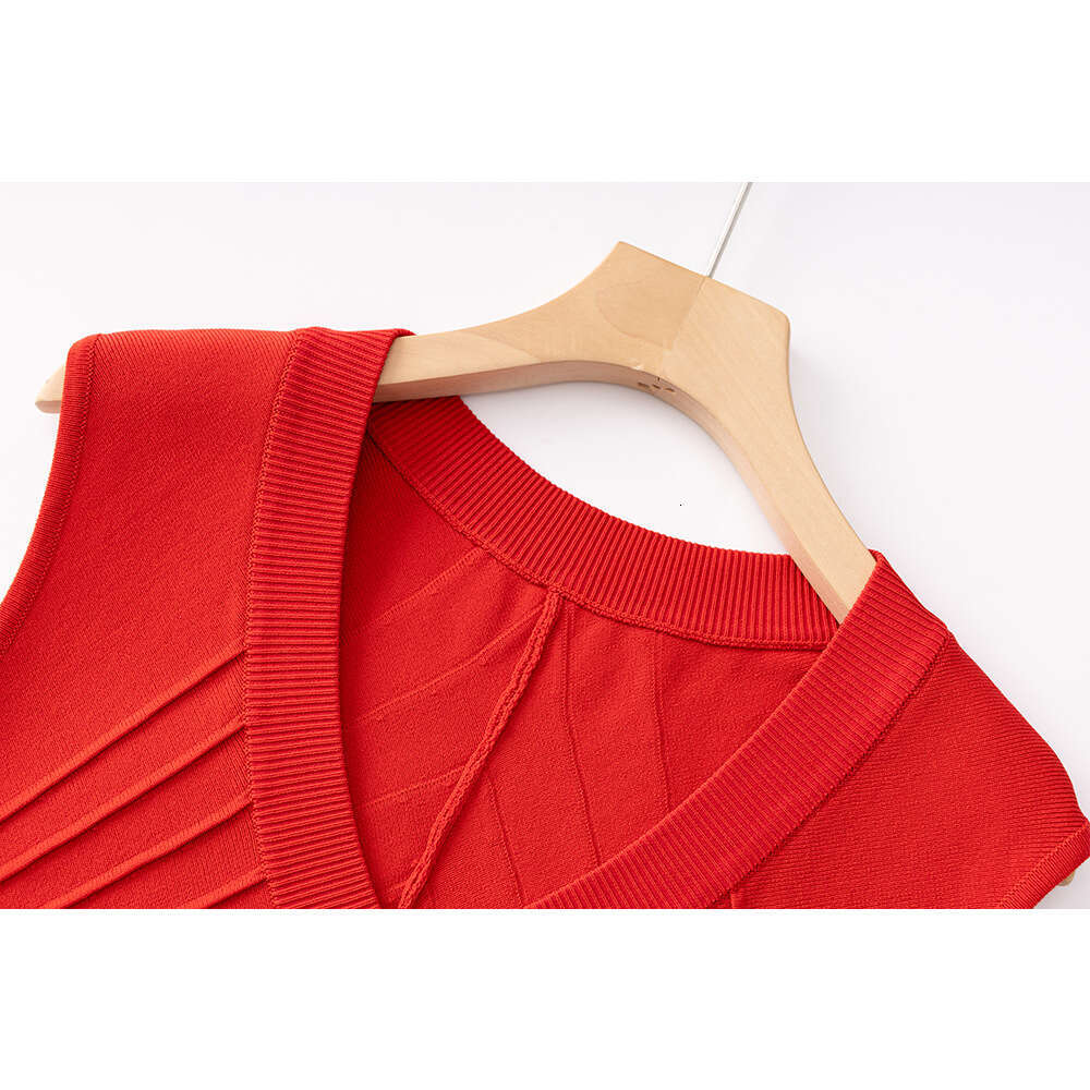 2026 Spring and Summer New Designer 3D Striped Small q26 V-neck Sleeveless Tank Top Off Shoulder European and American Short Skirt