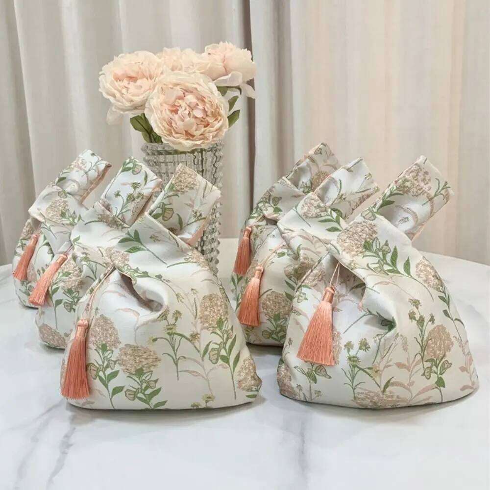 Chinese Embroidery Embroidery Hanfu Handbag New Chinese Style Wrist Bag Imitation Silk Gift Pouch Simple Tassel Pendant Cheongsam Accessory