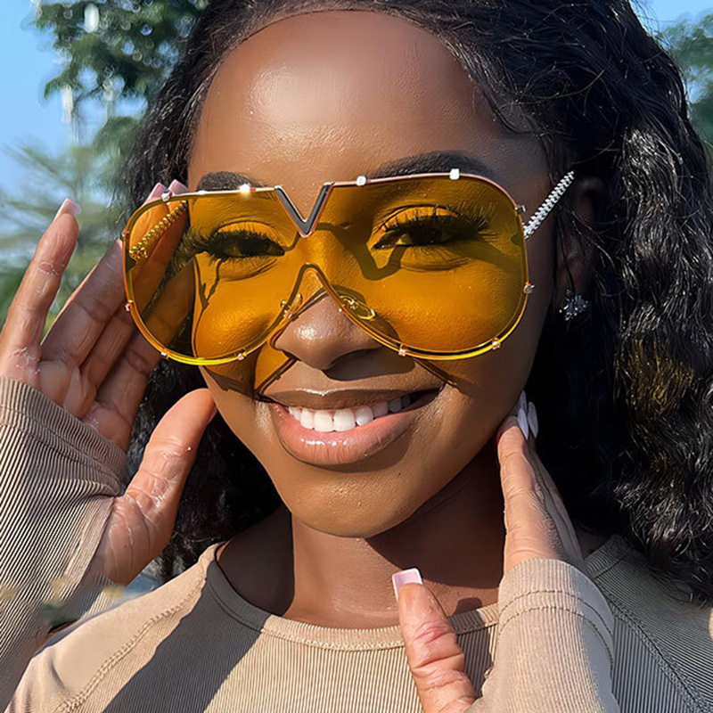 Luxury Brand Designer Sunglasses Fashion Metal One-Piece Sunglasses 2026 New European And American V Large Frame Sunglasses Ins Internet Celebrity Sun