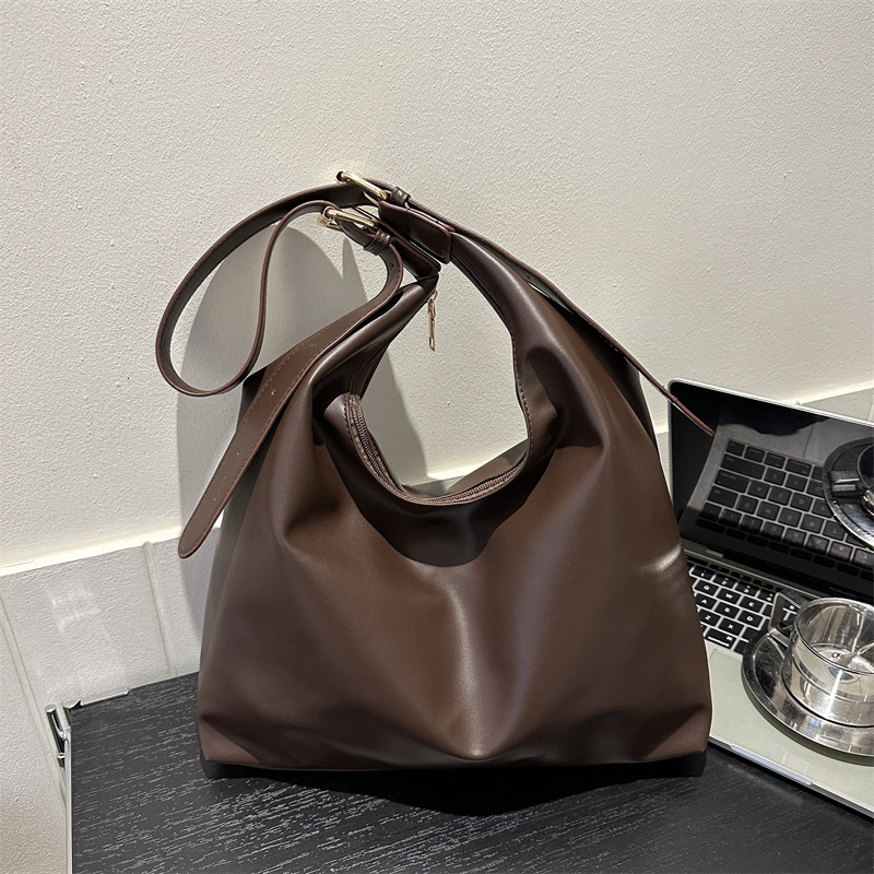 Free Shipping High Value Large-capacity fashionable commuter textured shoulder women, 2026 new versatile stylish tote bag for women