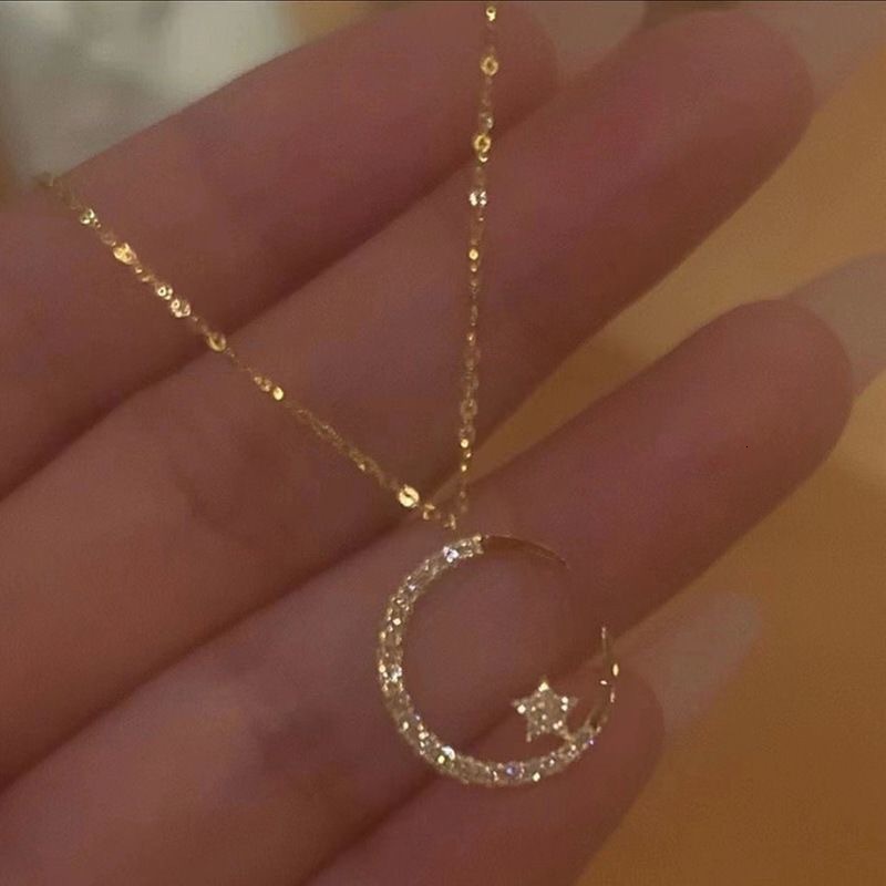 Designer luxury New Summer Star Moon Zircon Necklace Super Shiny High-end Design Niche Ins Star Moon Collarbone Necklace