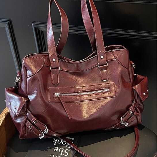 2026 New Women's Luxury Handbag Spring/Summer New Rivet Motorcycle Bag Large Capacity Diagonal Shoulder Bag Single Shoulder Bag Designer Bag