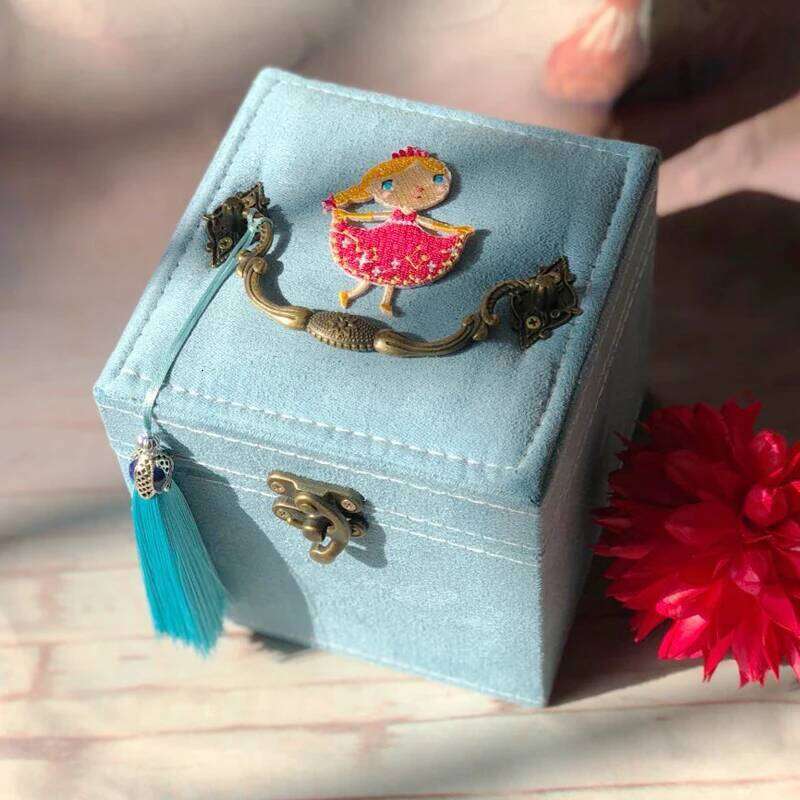 Chinese Embroidery Multiple Styles Three Layers Storage Floral Embroidery Makeup Box Bracelet Jewelry Organizer Earrings Necklace Hanging Rack Clutch 